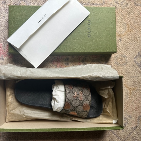 Gucci Berry print logo slides - Picture 2 of 6